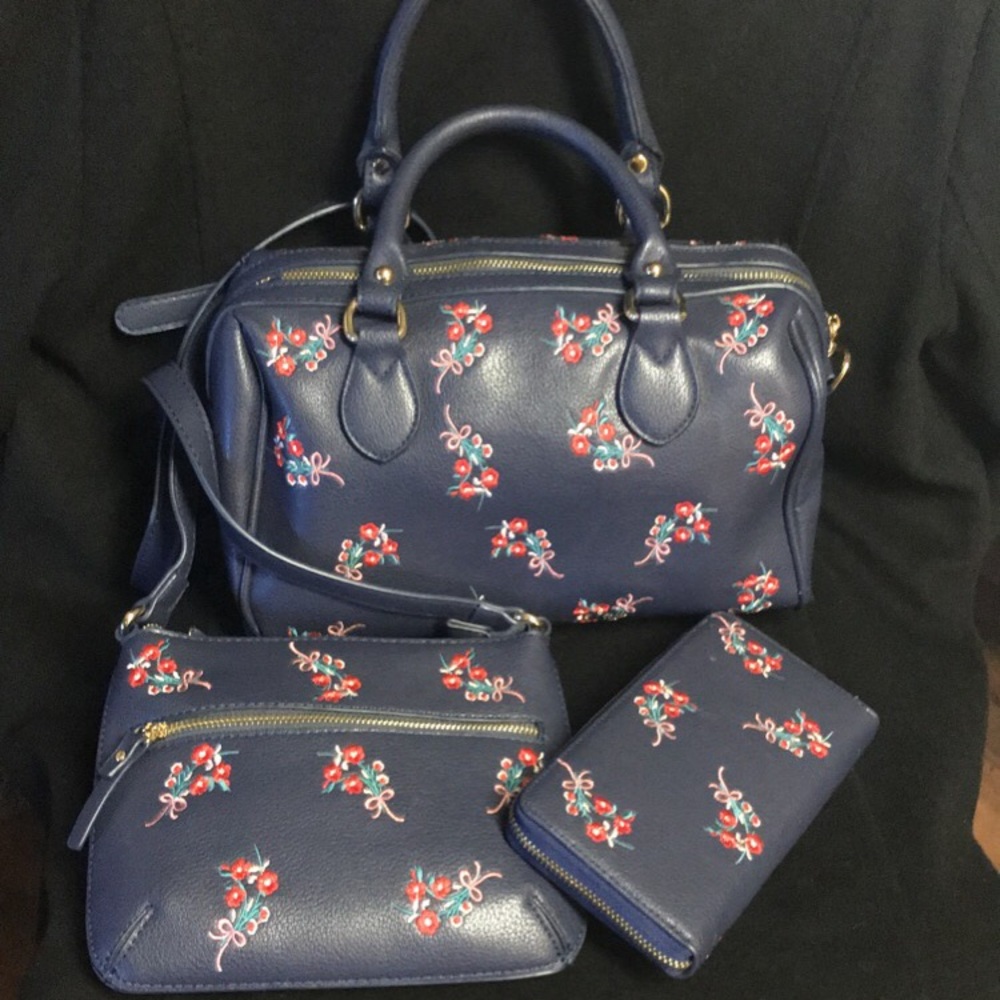 Charming Charlie 3pc set!